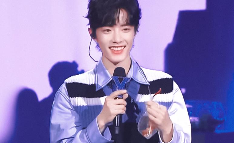 明星火了会被同学报黑料嘛,_虞书欣黑粉事件_虞书欣名誉权纠纷法院公告