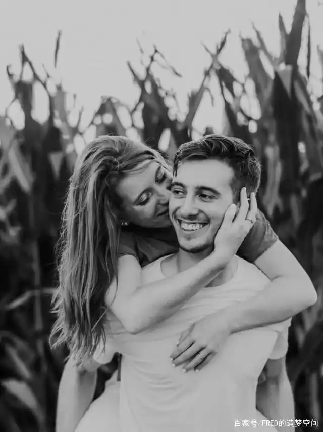情侣摄影姿势分享_100种姿势摆拍双人_情侣摄影创意